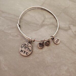 🍎 Alex and Ani Silver NYC New York City Apple Charm Expandable Bangle 🍎